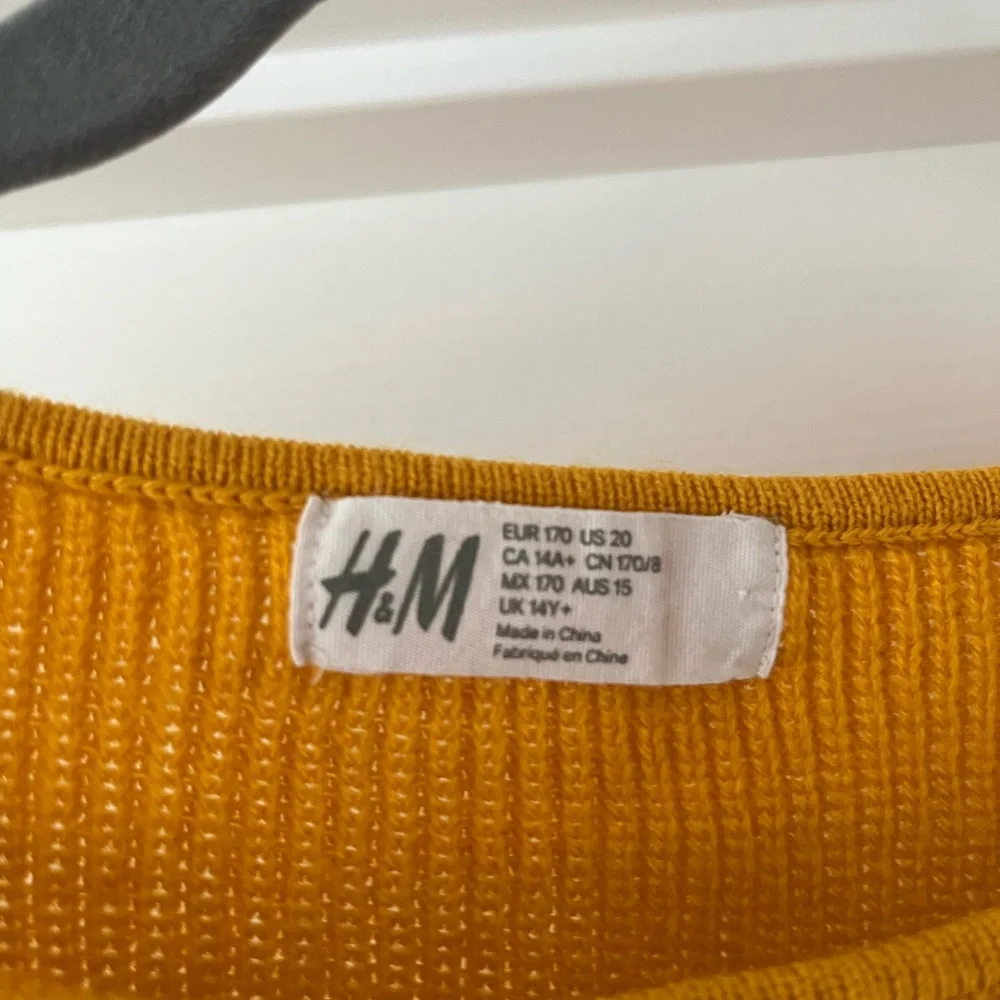 H&M sweater - Picture 3 of 4